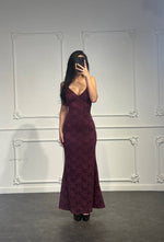 Abito lungo in pizzo con scollo a V e linea aderente