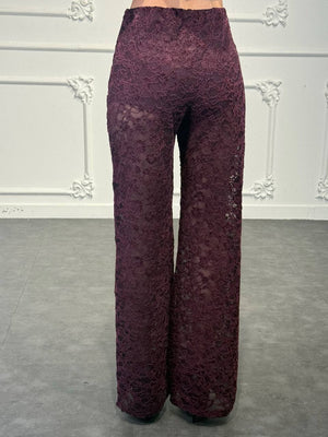 Pantalone palazzo in pizzo con vita alta e trasparenze sulle gambe