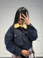 Giacca cropped in denim con colletto a contrasto