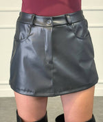 Gonna pantaloncino in similpelle con vita alta