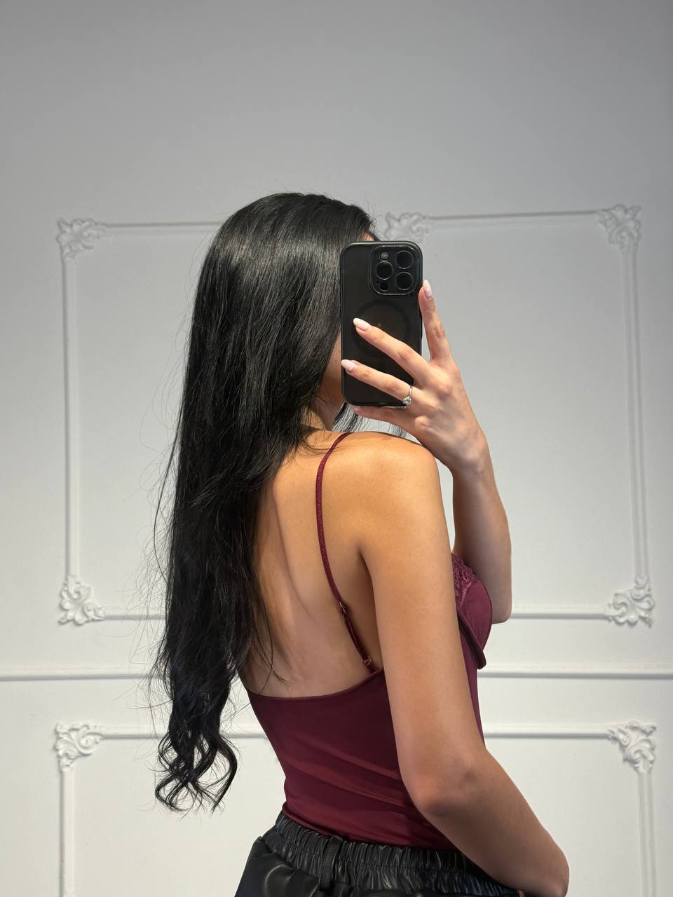 Body con coppe strutturate, inserti in pizzo e spalline sottili