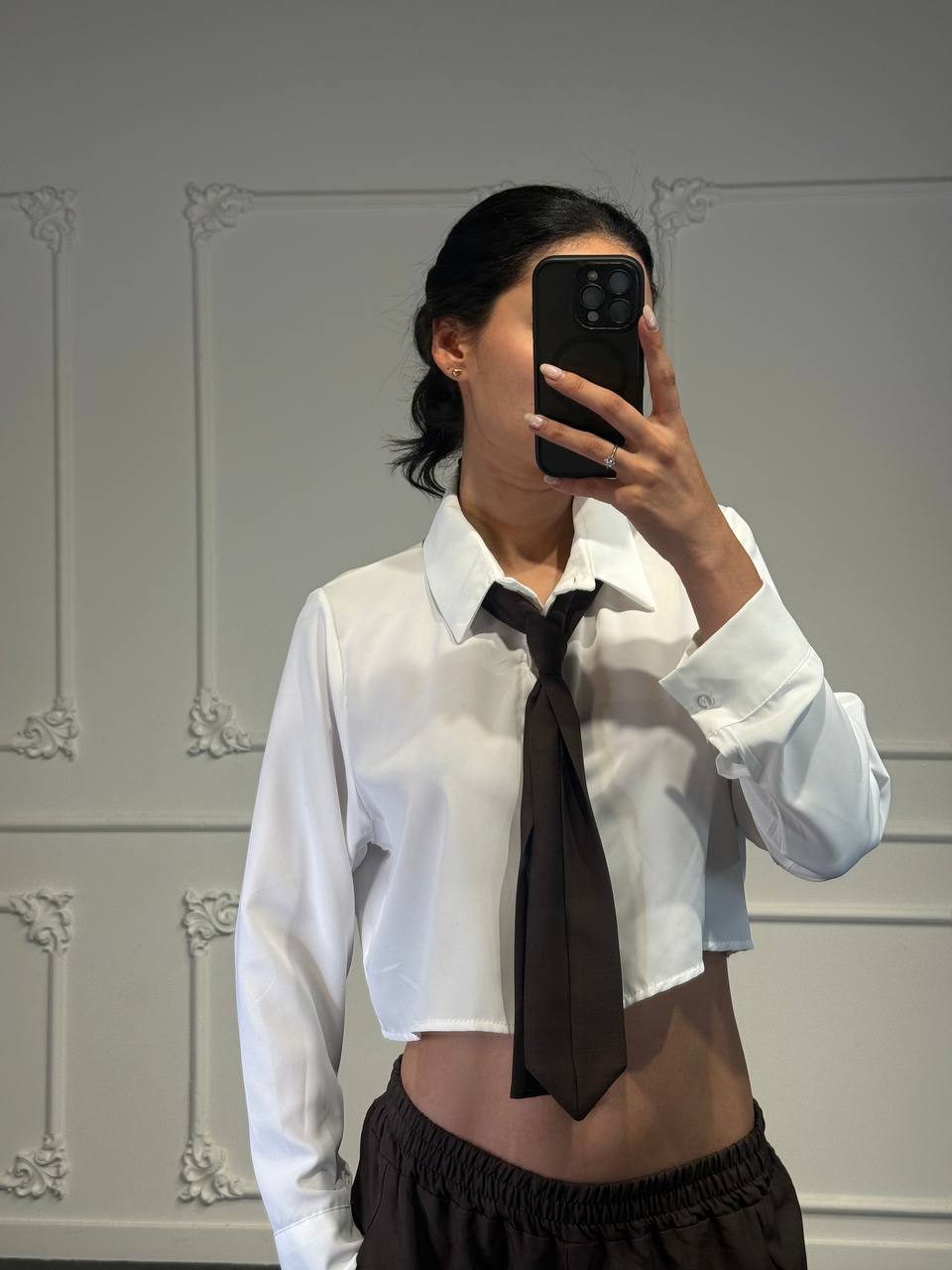 Camicia cropped con cravatta
