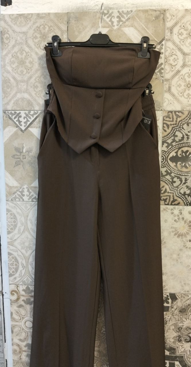 Completo gilet con pantalone palazzo a vita alta
