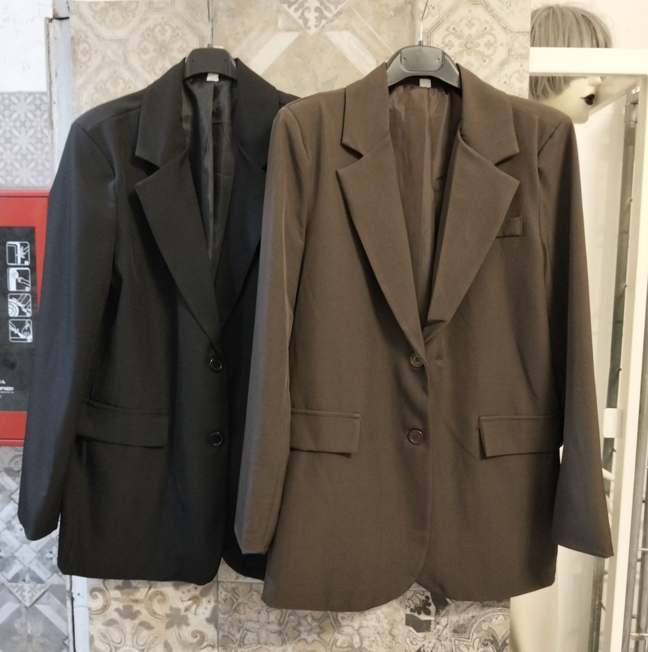 Blazer oversize monopetto con revers ampi e tasche frontali