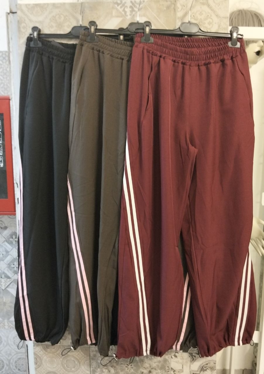 Pantalone jogger con bande laterali a contrasto