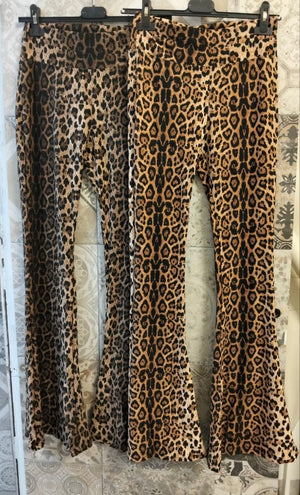 Pantalone flare animalier con vita alta