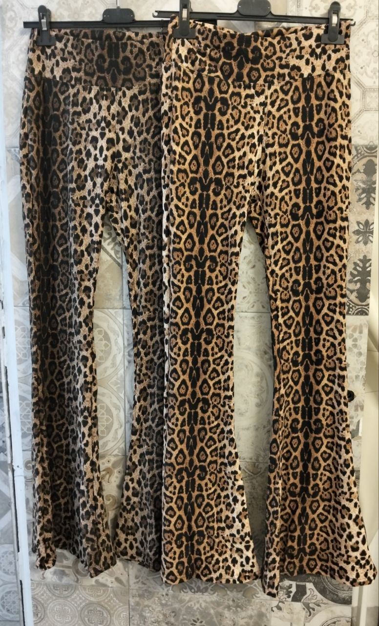 Pantalone flare animalier con vita alta