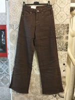 Jeans flare a vita alta con gamba svasata