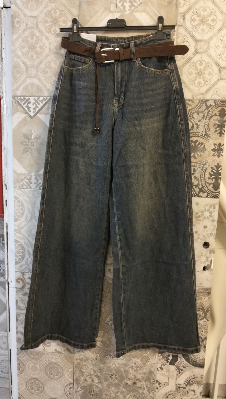 Jeans wide leg con cintura inclusa
