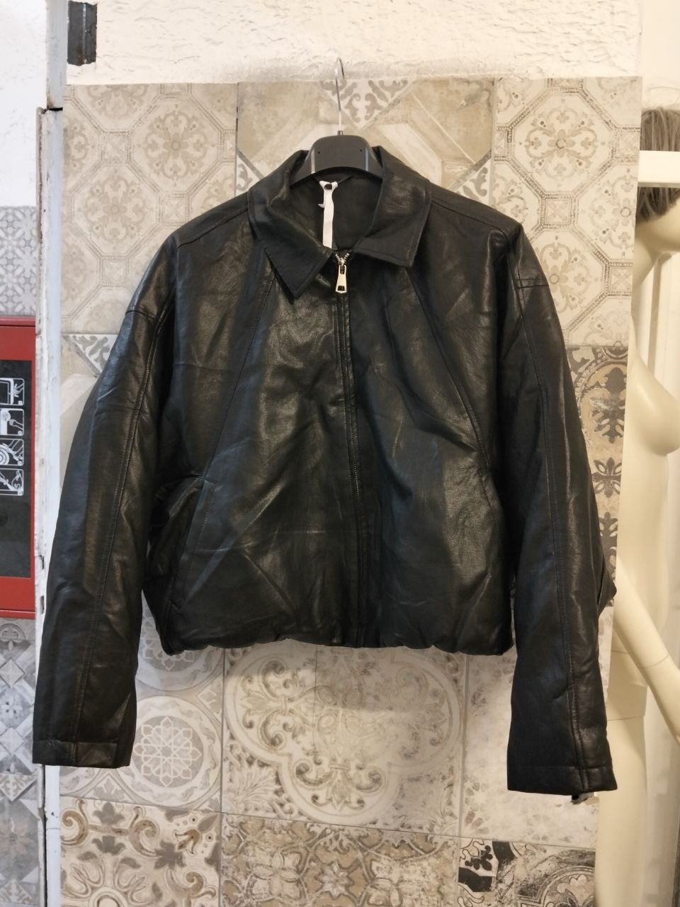 Giacca effetto pelle con zip frontale