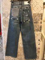 Jeans wide leg destroyed con tasca posteriore gioielloJeans wide leg destroyed con tasca posteriore gioiello
