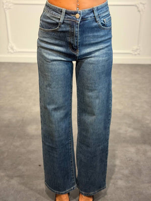 Jeans wide leg con dettagli destroyed e tasca posteriore con strass