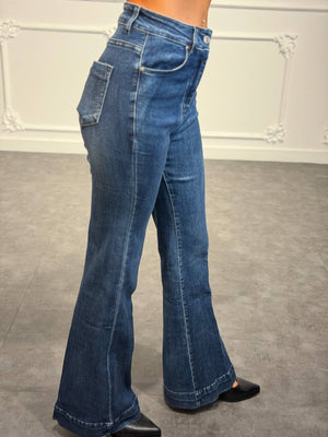 Jeans flare fit con gamba svasata