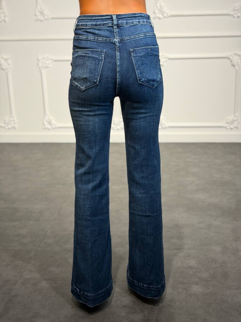 Jeans flare fit con gamba svasata