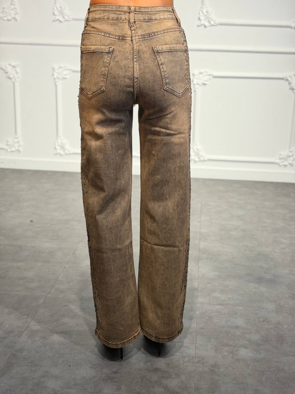 Jeans straight con strass degradé laterali