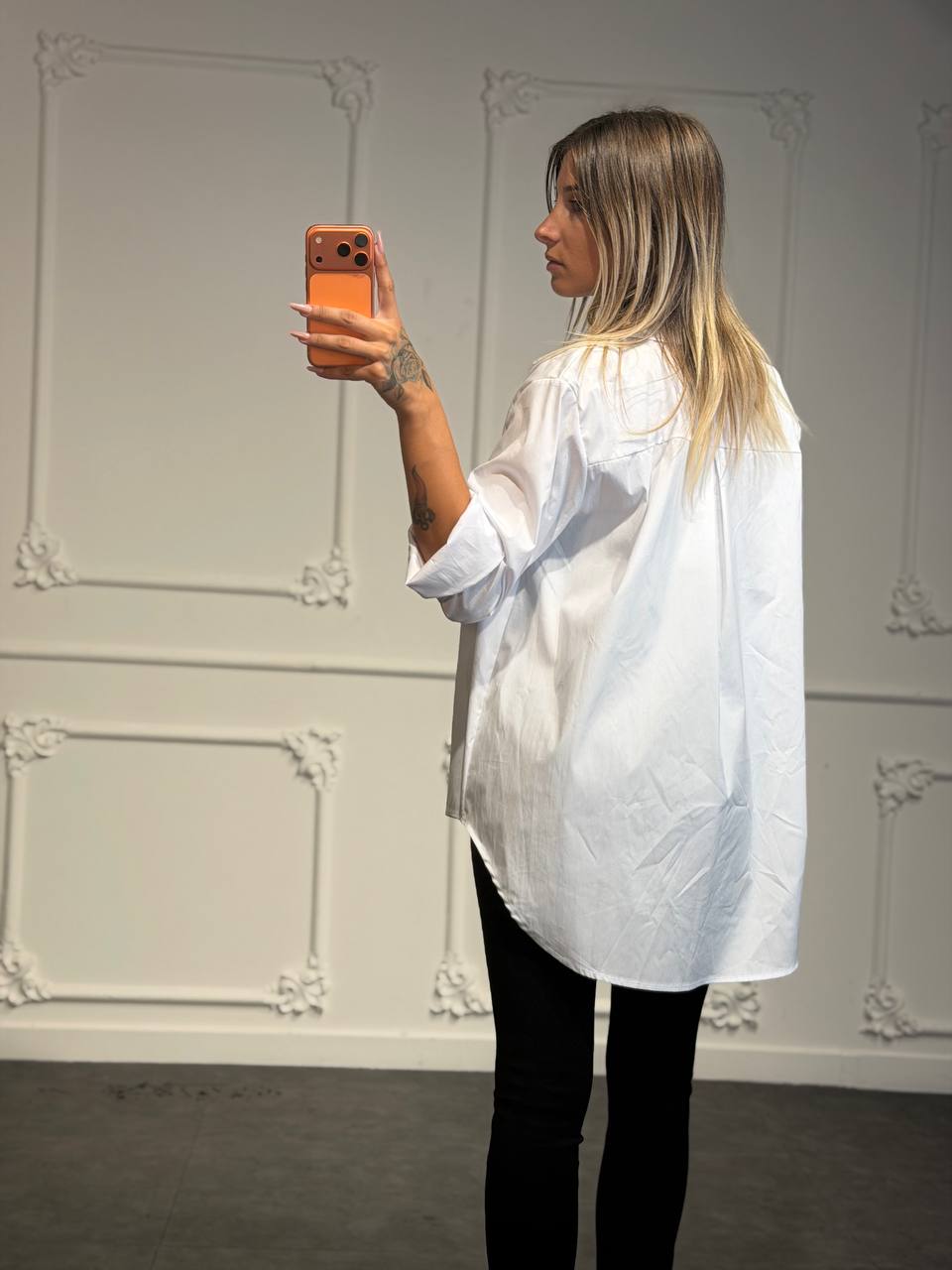Camicia oversize e fondo stondato