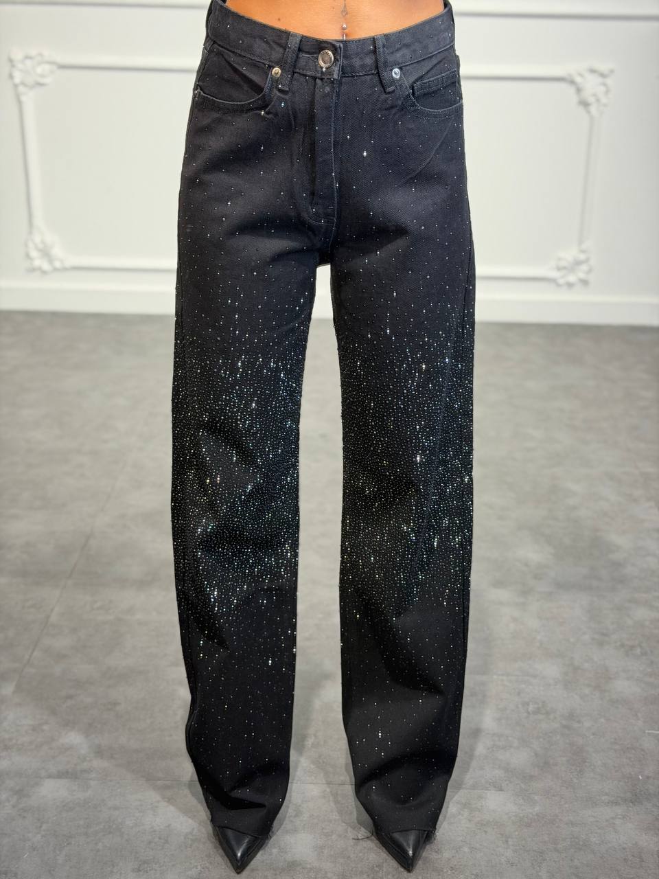 Jeans straight con strass degradé e gamba dritta