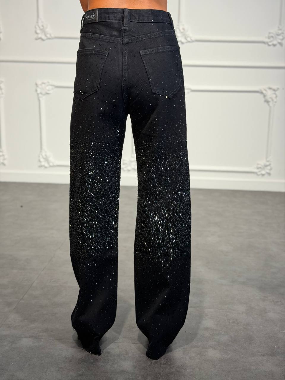 Jeans straight con strass degradé e gamba dritta