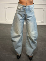 Jeans balloon con strass all-over e dettagli destroyed sul retro