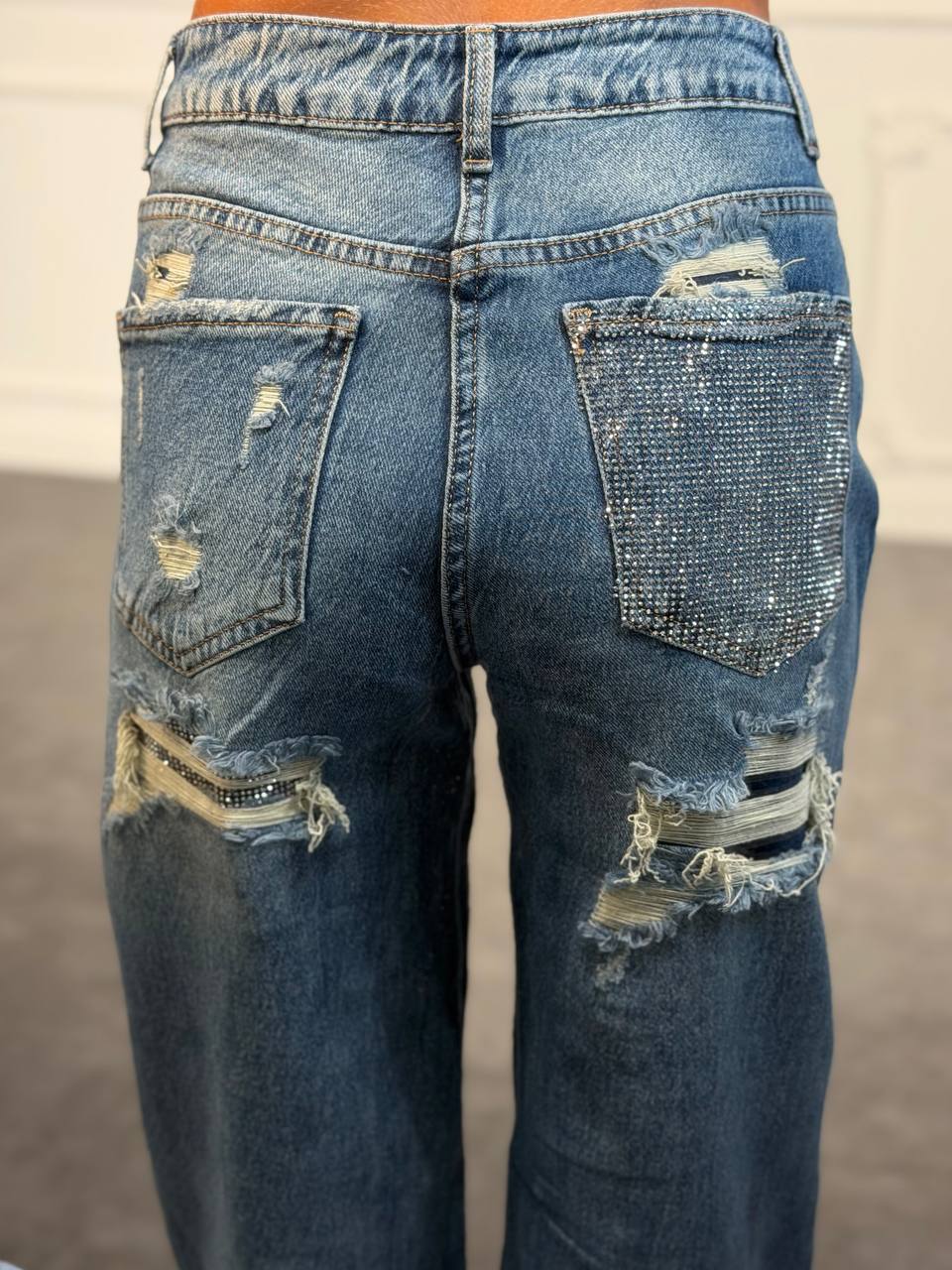 Jeans loose fit con gamba dritta e taglio morbido