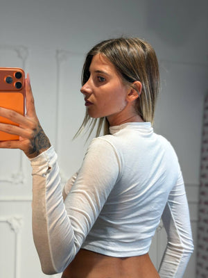 Maglia cropped a maniche lunghe con collo morbido