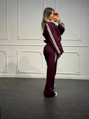 Coordinato con giacca zip e pantalone con bande laterali