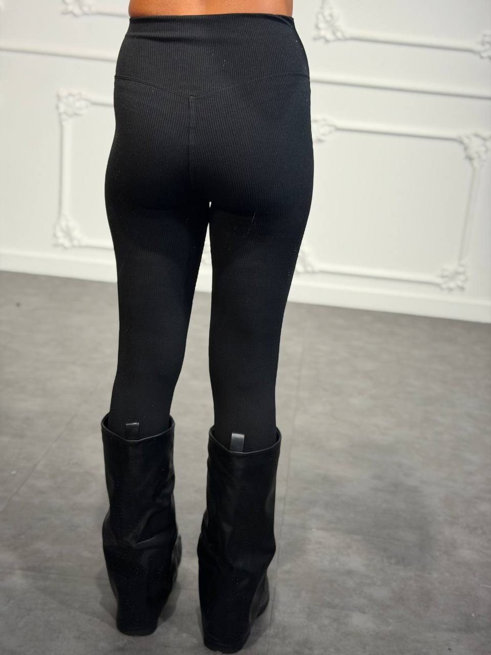 Leggings a costine con vita alta sagomata e linea aderente