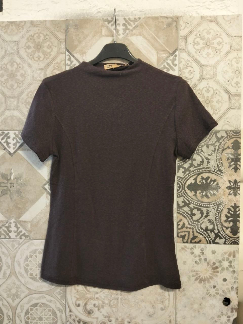 Maglia slim con collo lupetto