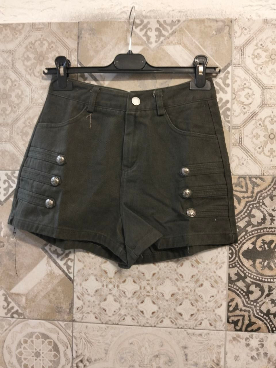 Shorts in denim con alamari laterali