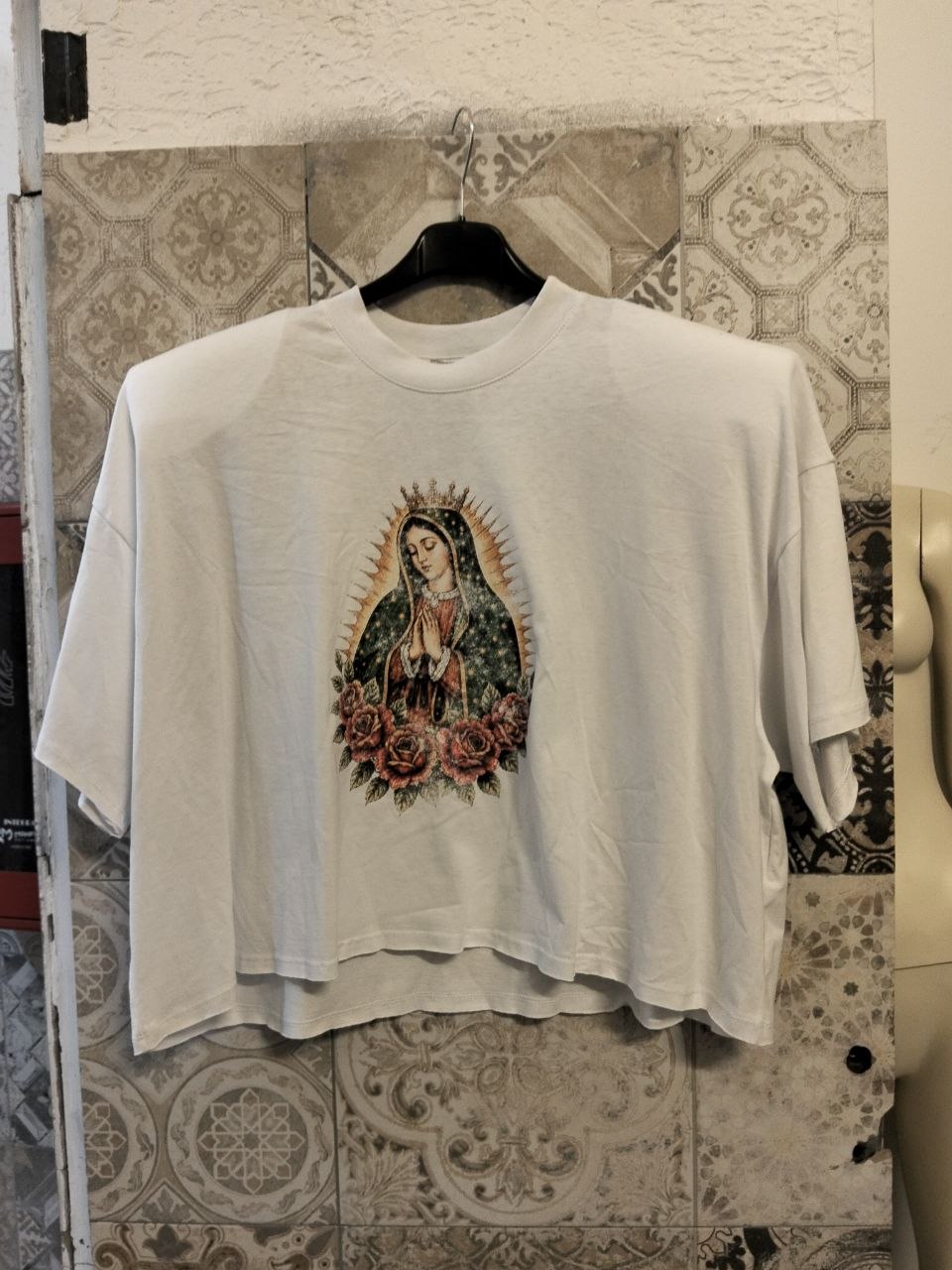 Maglia cropped oversize con stampa