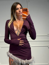 Abito corto con scollo profondo,