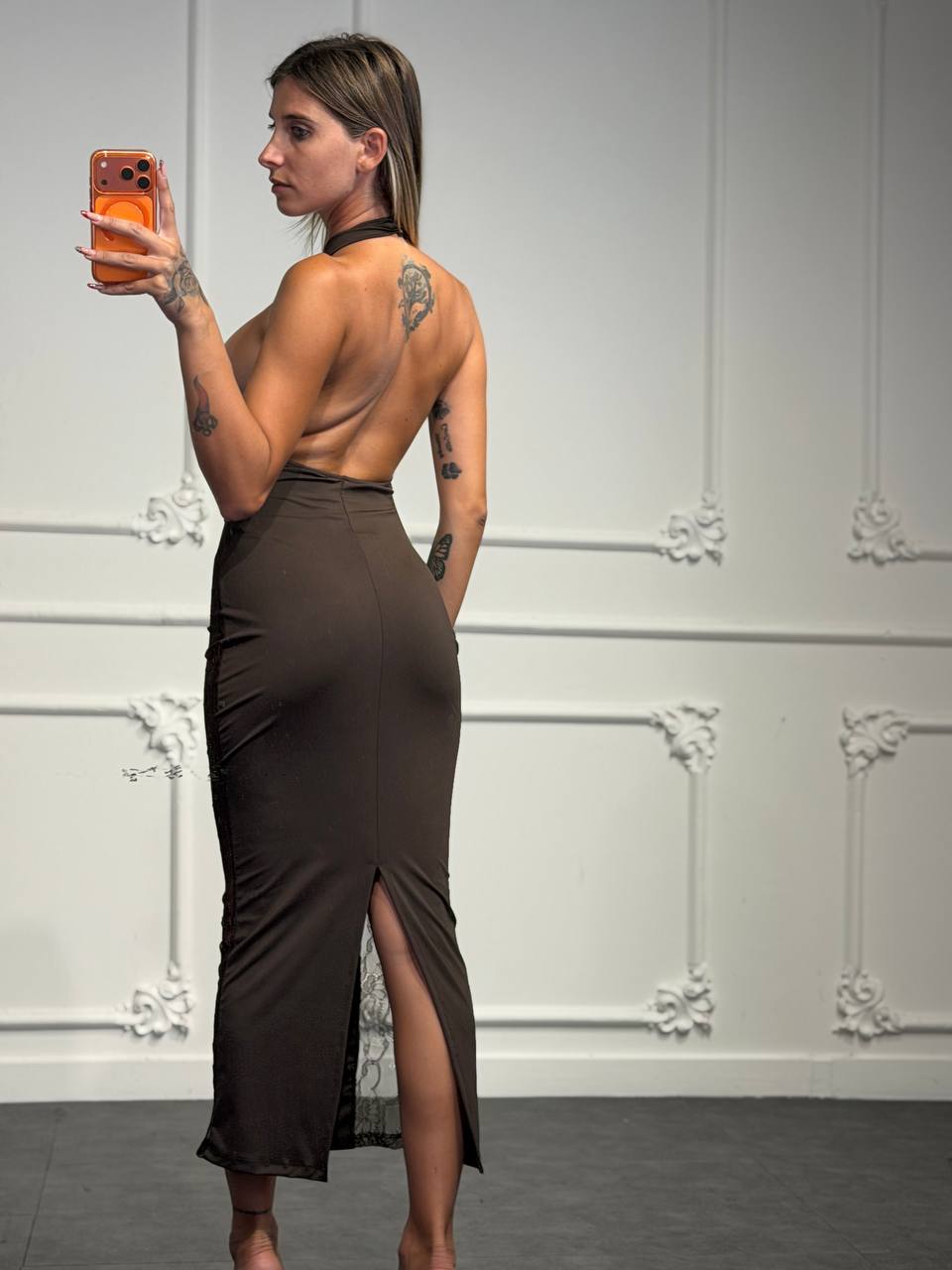 Abito lungo con scollo halter