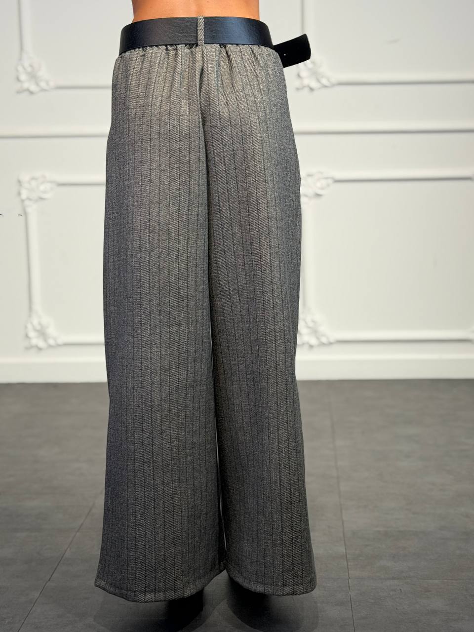 Pantalone palazzo gessato con pinces
