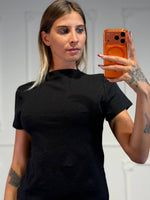 Maglia slim con collo lupetto