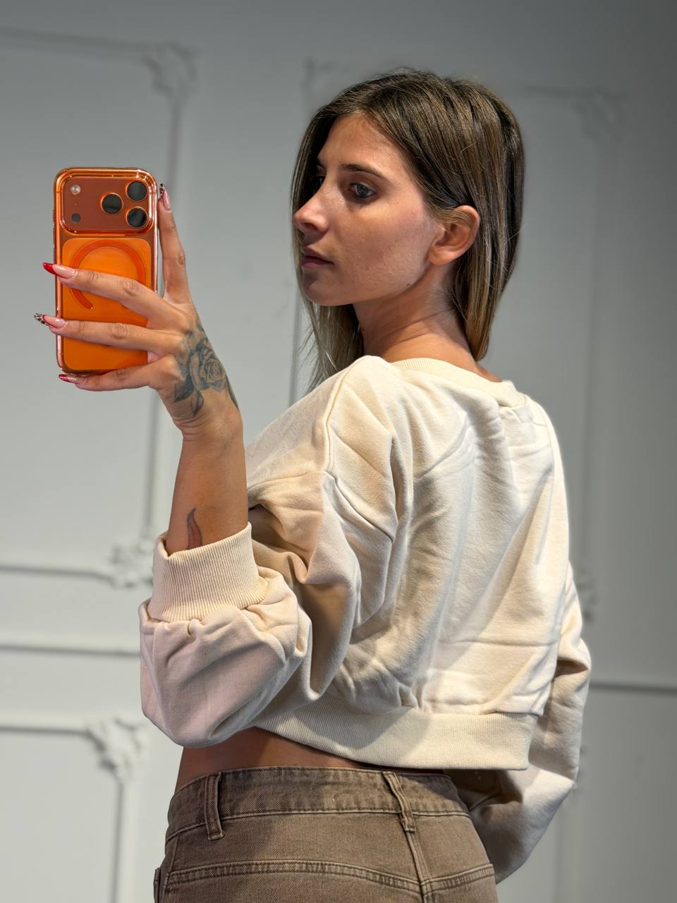 Felpa cropped con scollo ampio