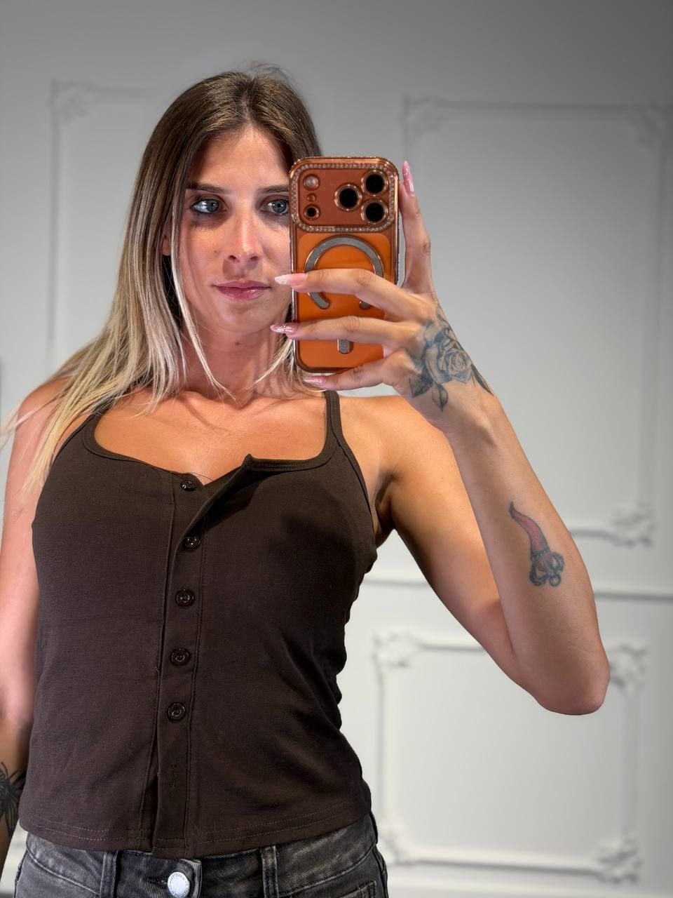 top canotta con bottoni
