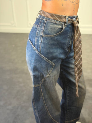 jeans baggy con cravatta