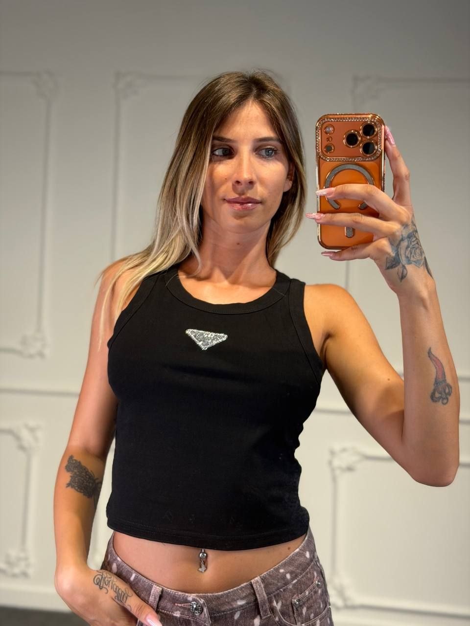 top canotta con logo crop