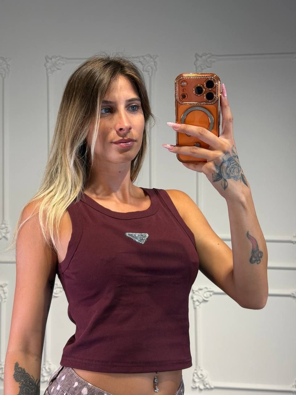 top canotta con logo crop