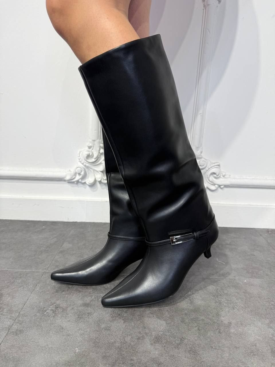 stivale a punta con cinturino - Dverso Fashion