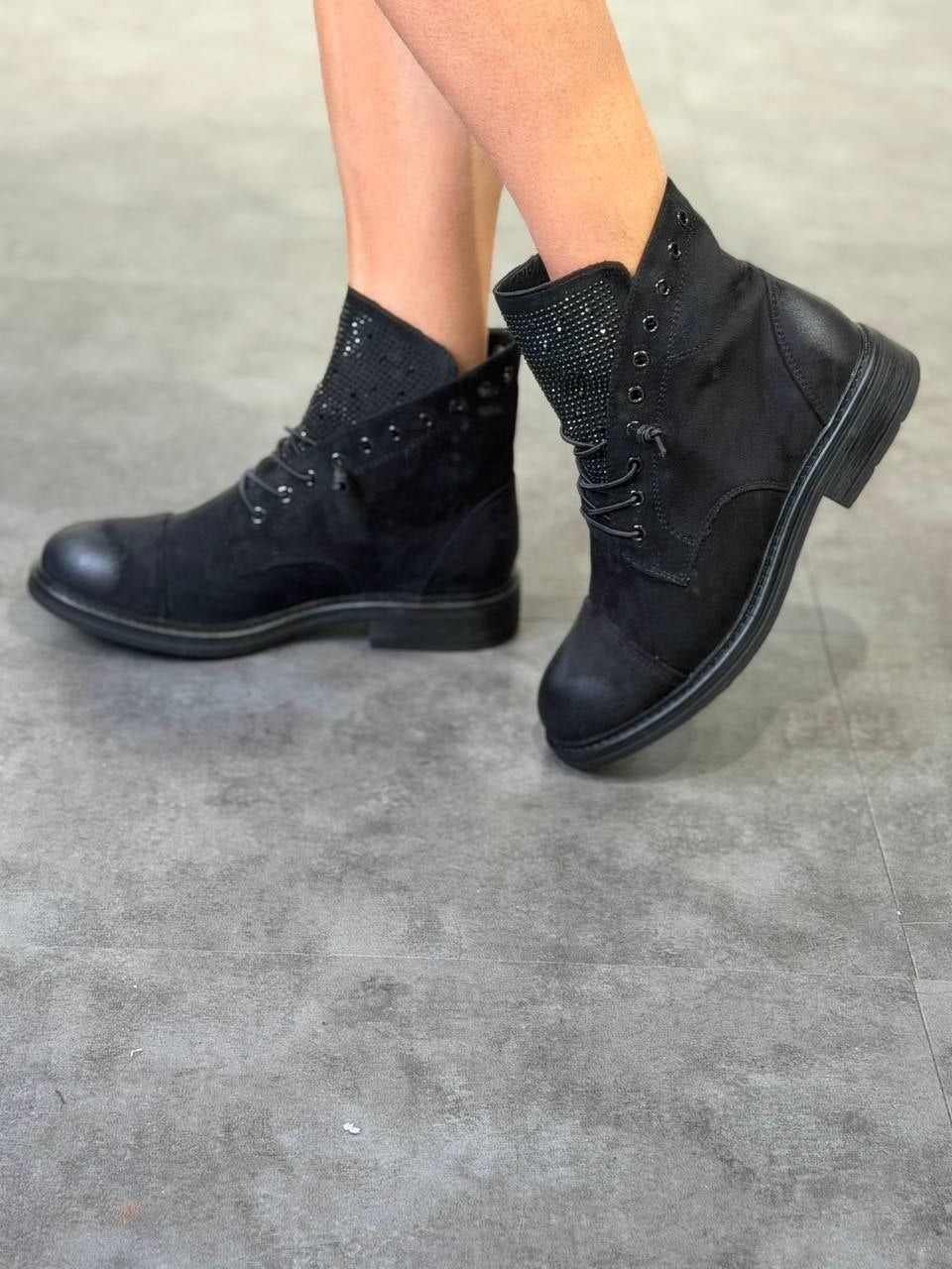 stivaletto scamosciato con strass - Dverso Fashion