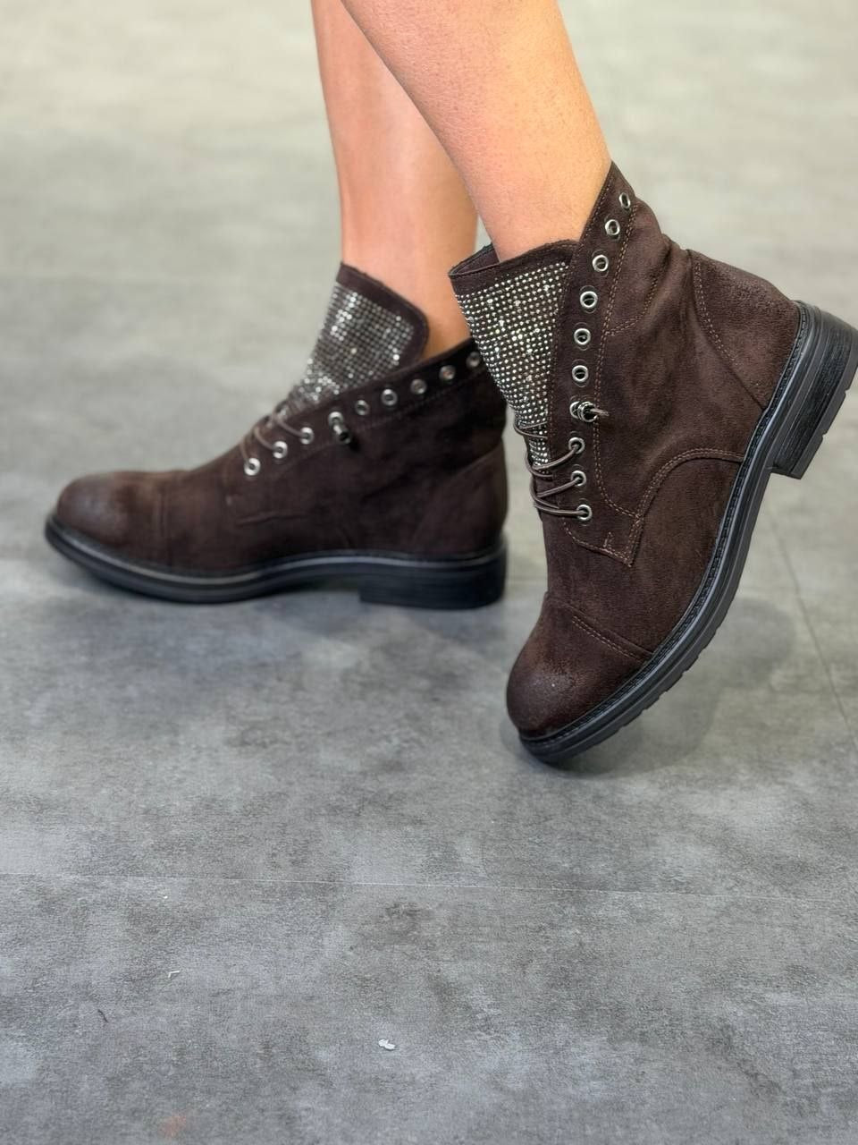 stivaletto scamosciato con strass - Dverso Fashion
