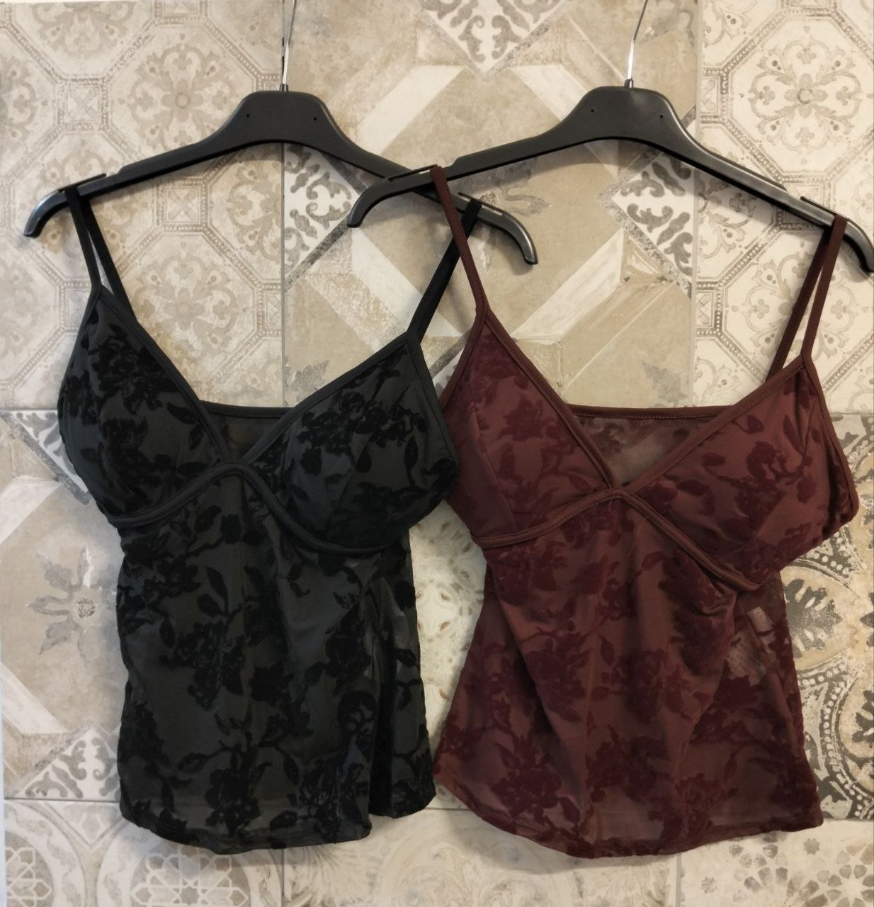 top con decorazioni floreali - Dverso Fashion