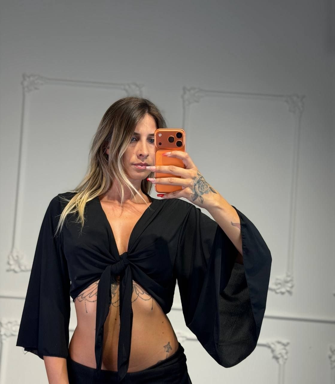 Top Crop in Raso con Nodo Frontale e Maniche Kimono - Dverso Fashion